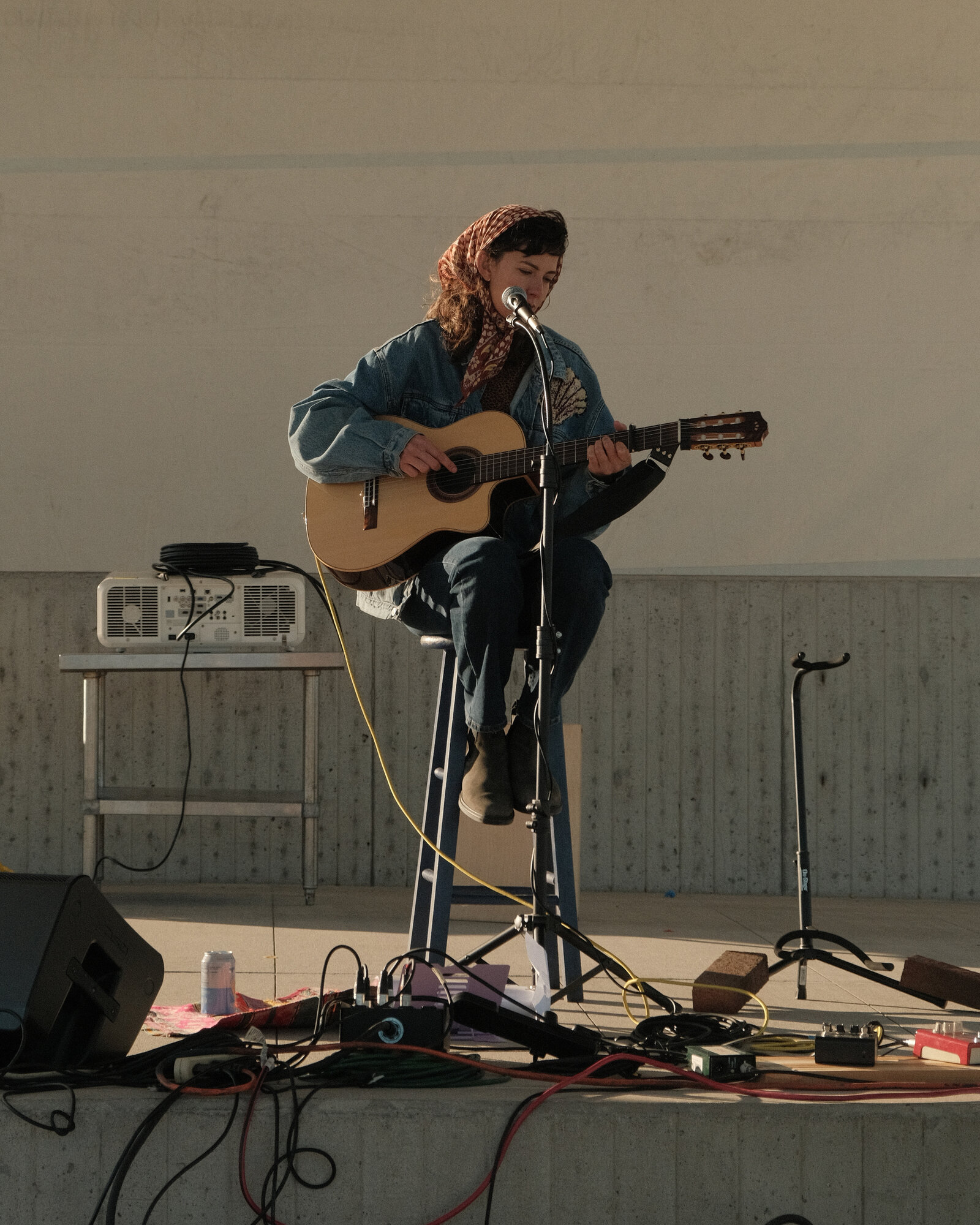 Tini Vessel performing live